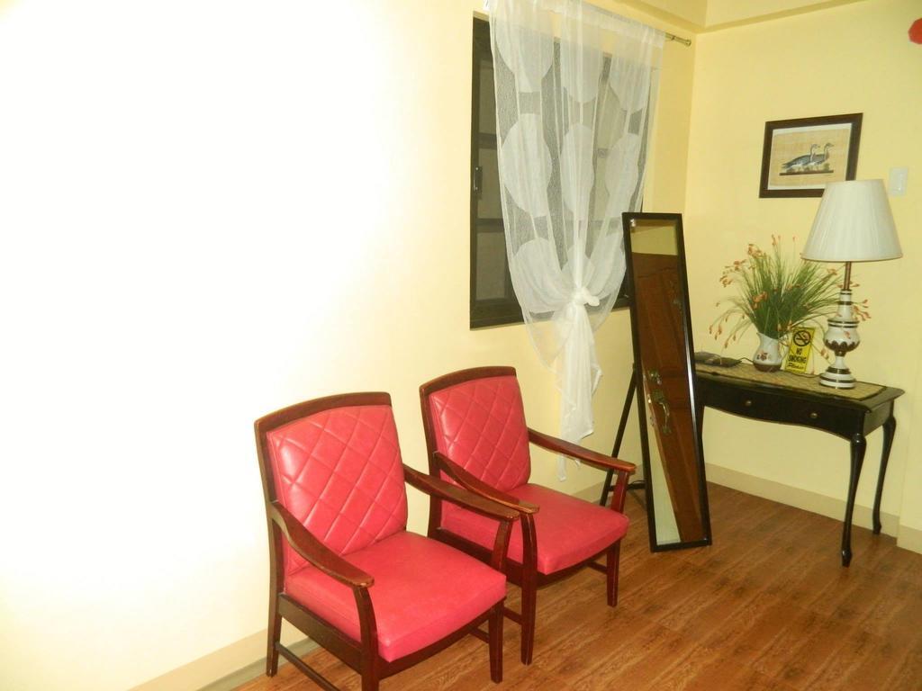 The Saint Joseph Residential Suites Lucena Habitación foto