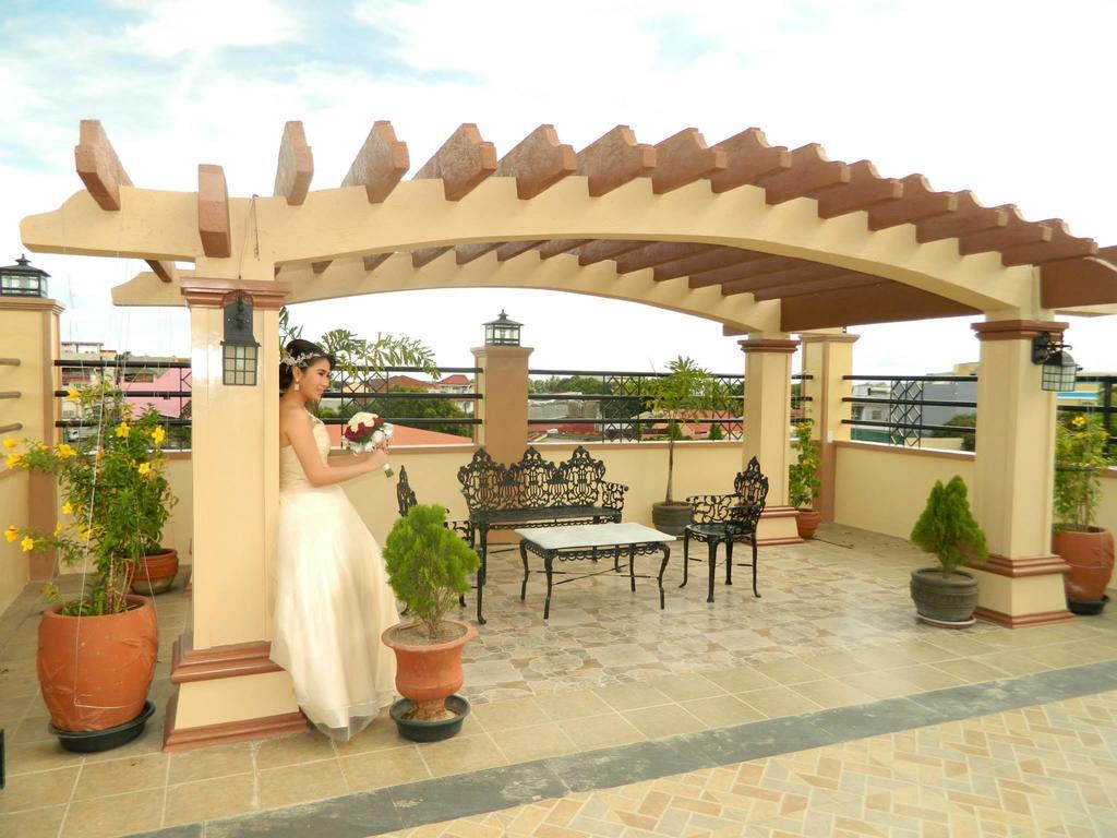 The Saint Joseph Residential Suites Lucena Habitación foto